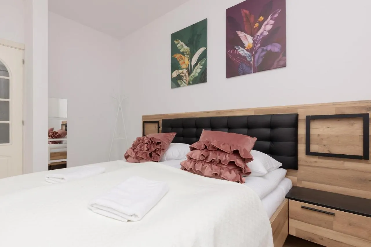 Metro Bemowo Two-Storey Apartment Pelczynskiego By Noclegi Renters Varsó